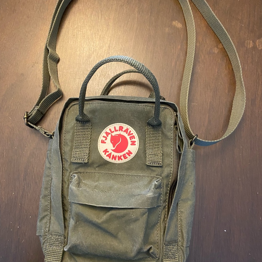 Fjallraven Kanken mini sling bag,